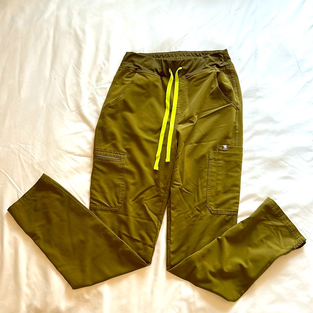 Figs cargo straight scrub pant